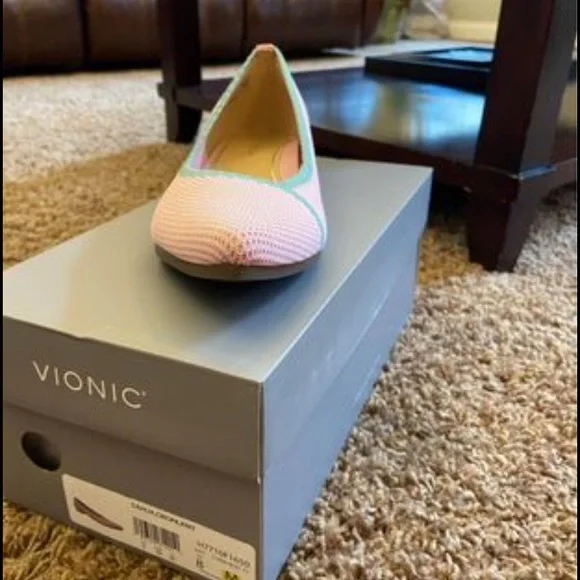 Vionic Flats - Picture 3 of 4